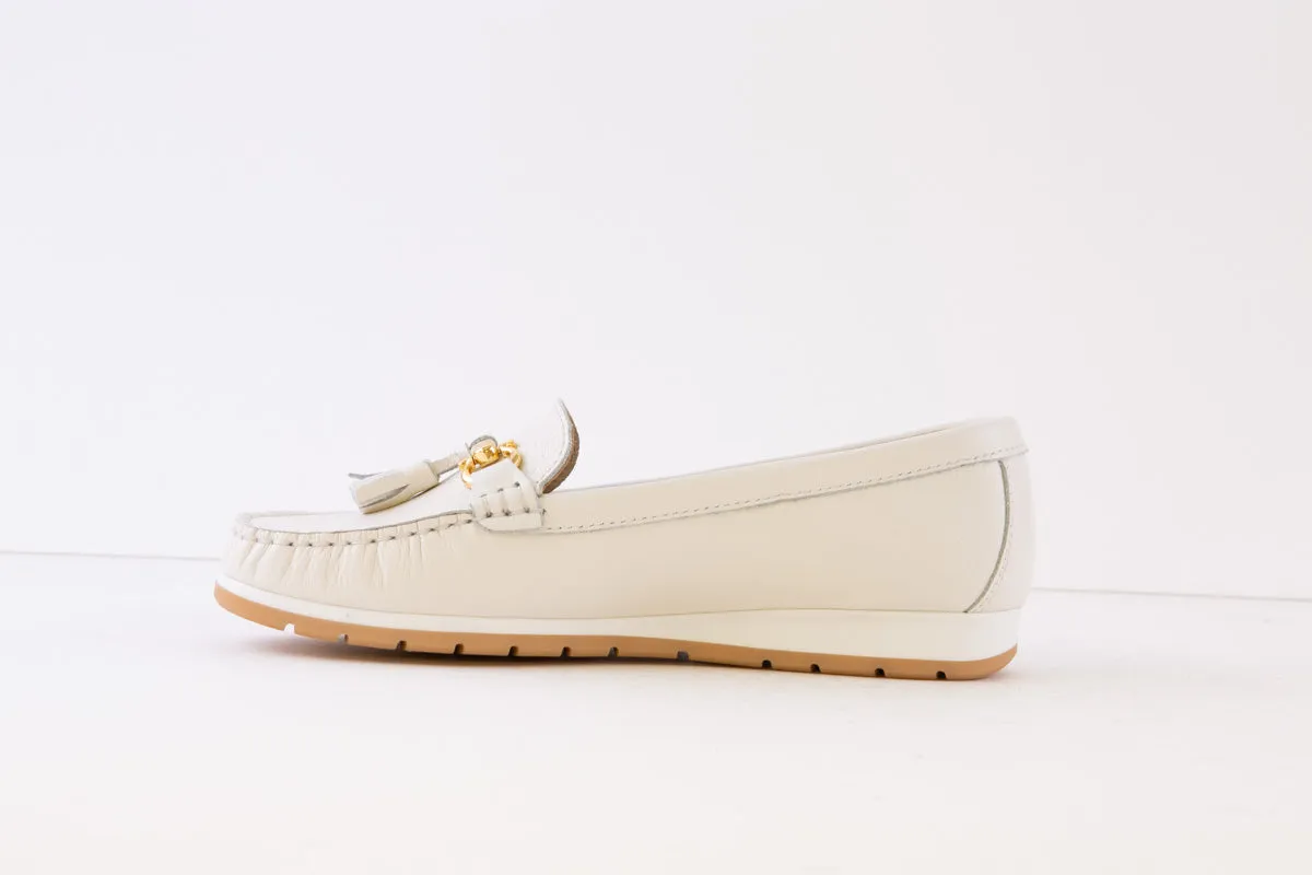 AEROBICS - 8380.001 FLAT SLIP-ON MOCCASIN SHOE - WHITE LEATHER