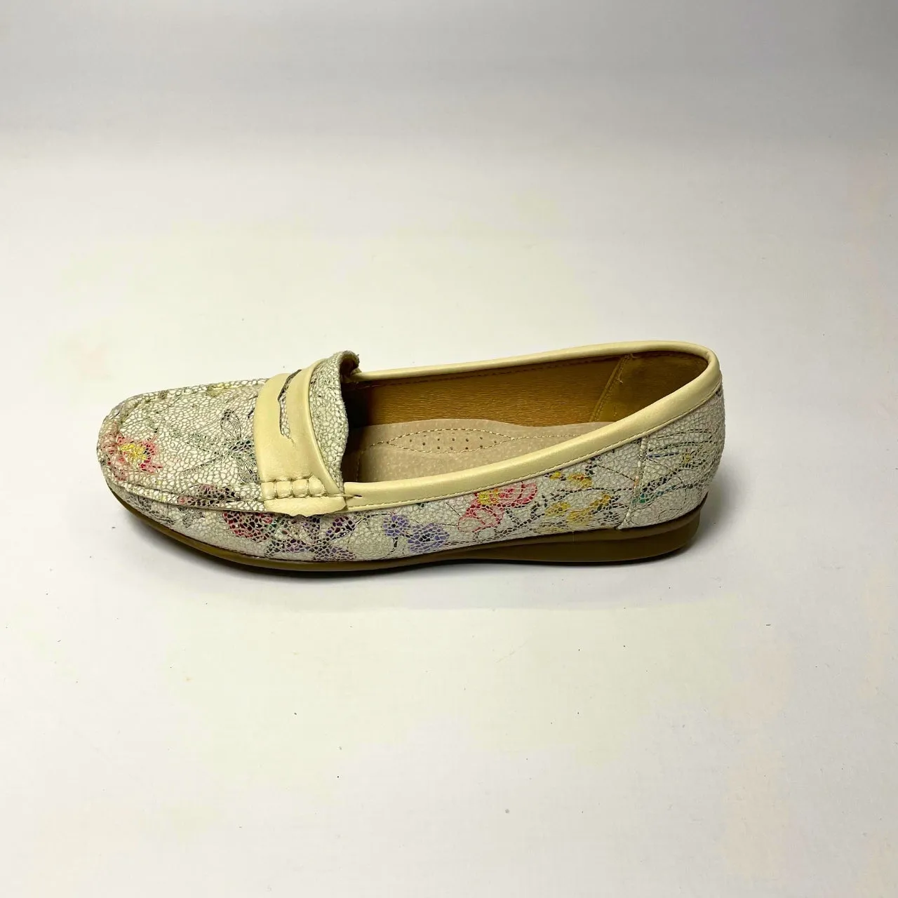 Cushion Walk beige floral moccasin