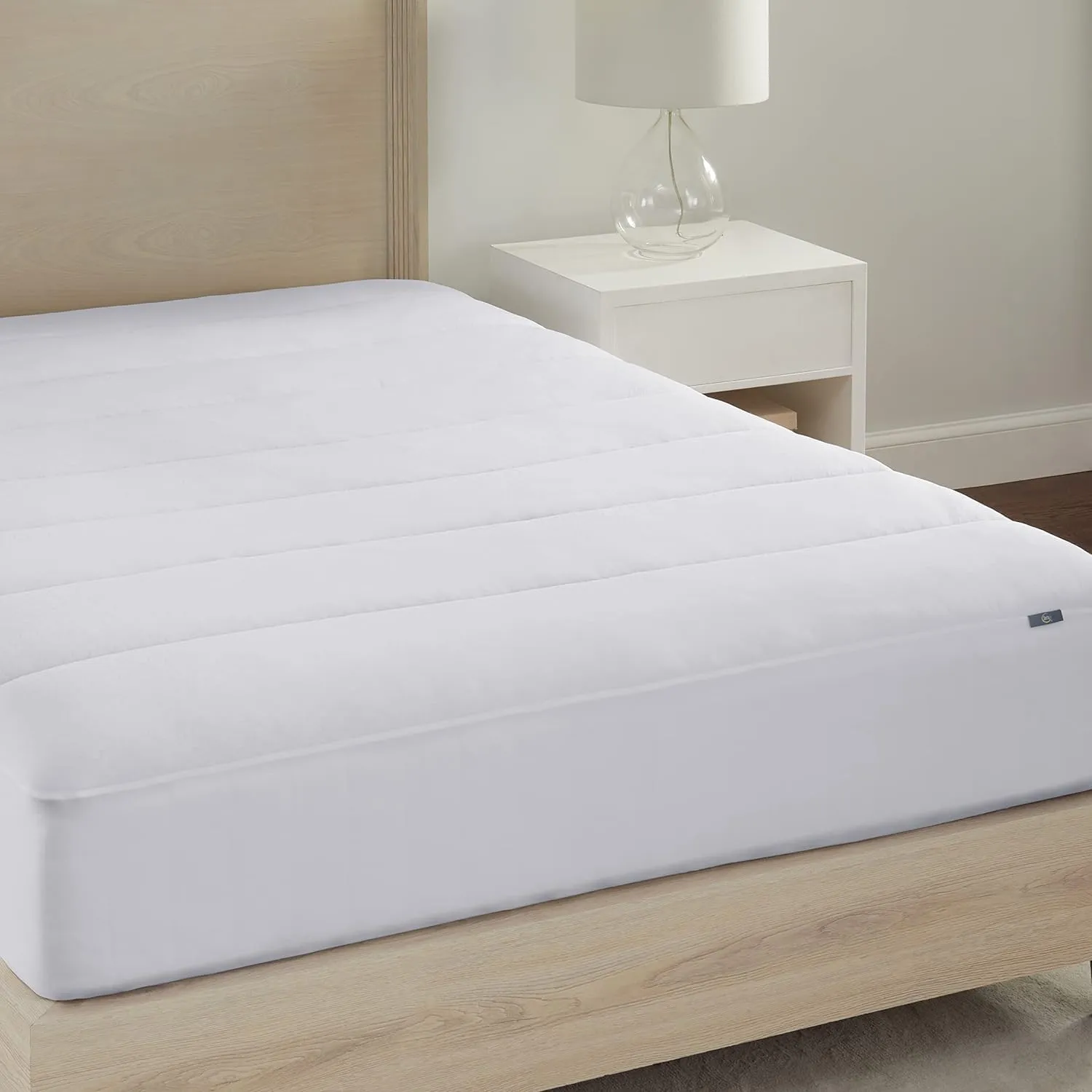 Serta Power Chill Cooling Twin Mattress Pad, Elastic Fitted Mattress Protector, Soft and Breathable Pillow Top Cover, 18" Deep Pockets for Secure Fit, Machine Washable, White