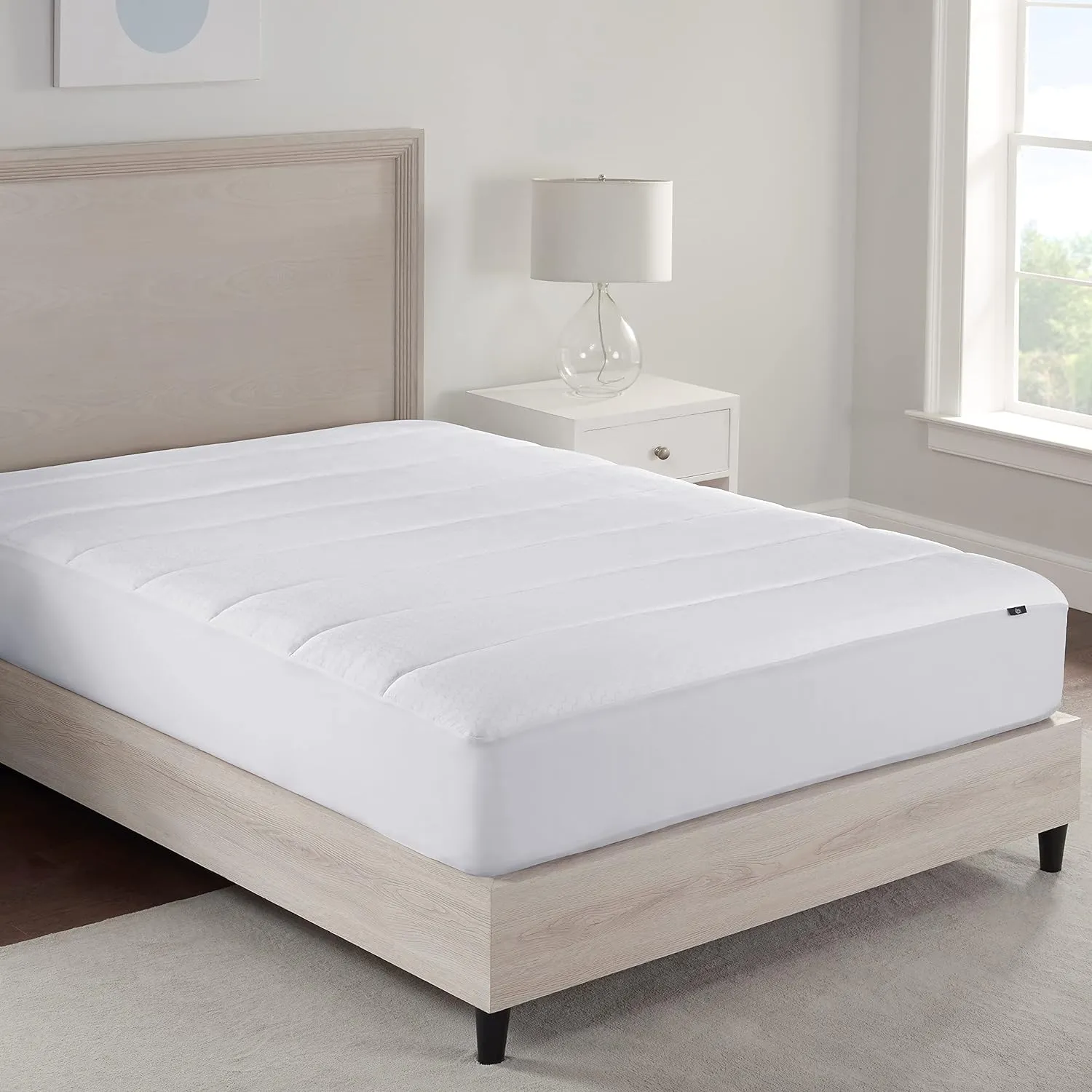 Serta Power Chill Cooling Twin Mattress Pad, Elastic Fitted Mattress Protector, Soft and Breathable Pillow Top Cover, 18" Deep Pockets for Secure Fit, Machine Washable, White