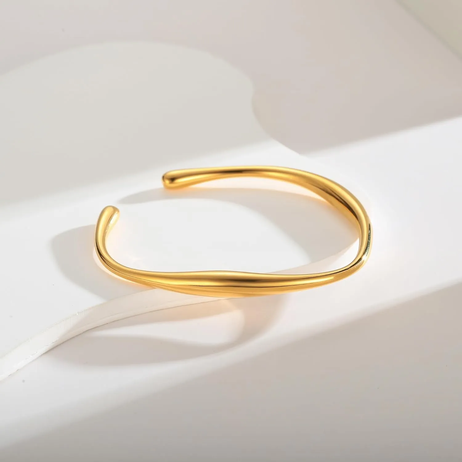 WOWORAMA Teardrop Gold Cuff Bracelets for Women Adjustable 18K Gold Plated Chunky Open Cuff Bangle Bracelets Minimalist Thick Gold Wrist Cuff Bracelets